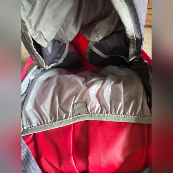 Osprey Red and Gray Daylite Backpack - Picture 5 of 7